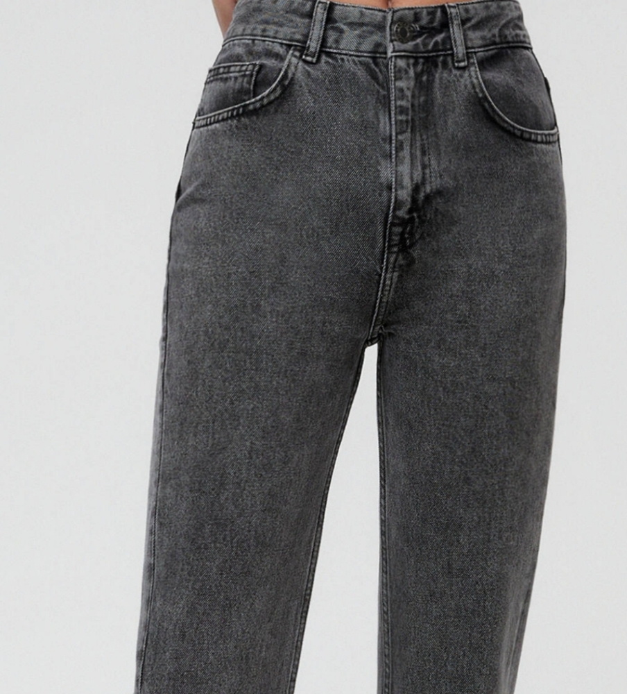 Straight-cut high-rise jeans